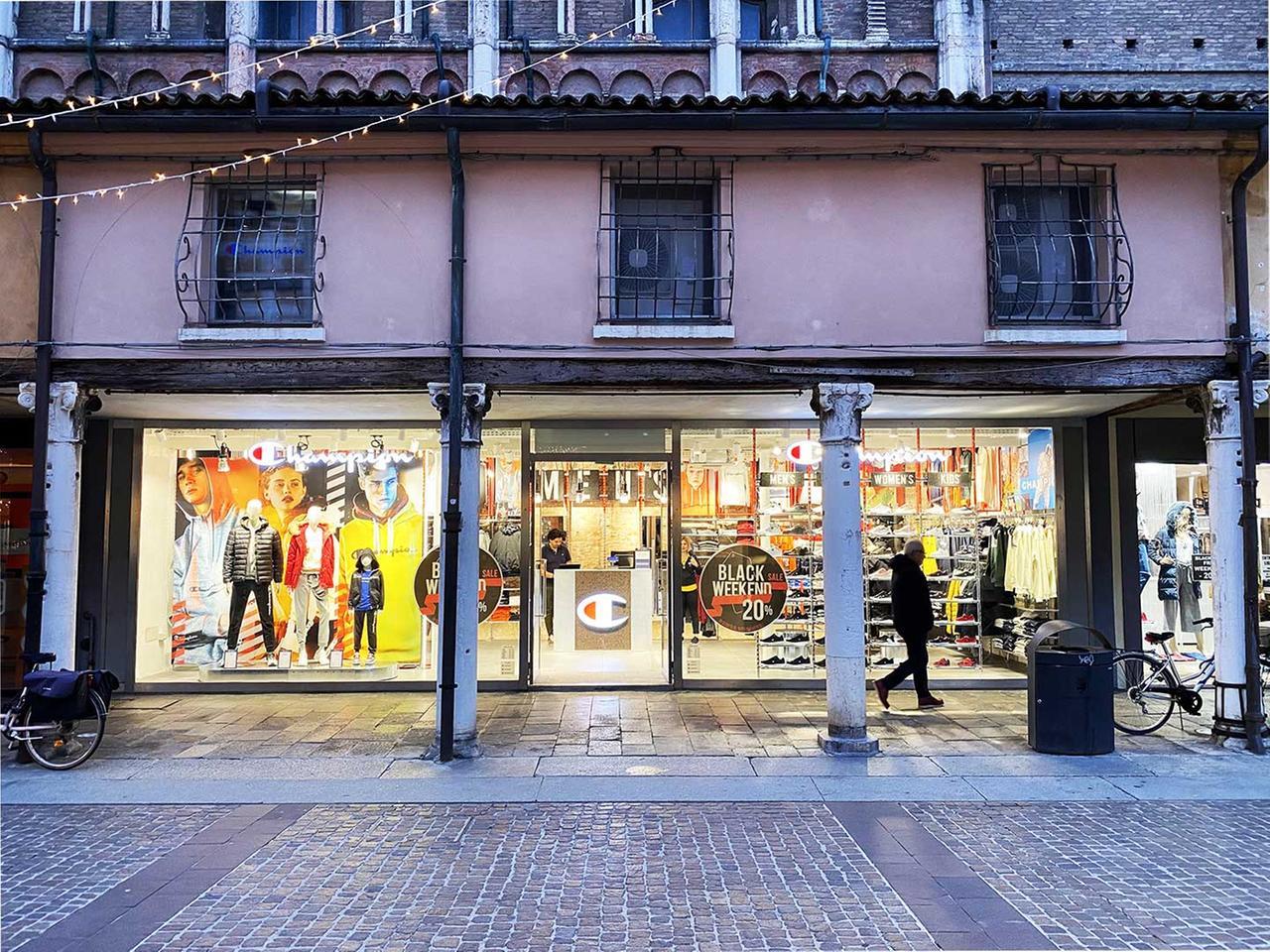 Champion chiude i battenti: nuova perdita per il centro di Ferrara