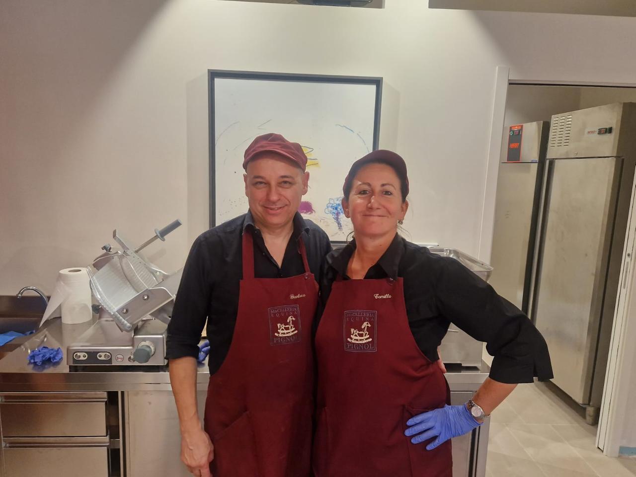 La macelleria equina “Pignol” apre in centro storico a Reggio Emilia: «La crisi si combatte con la vivacità»