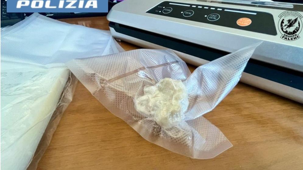 Spacciava cocaina in casa: arrestato un pensionato