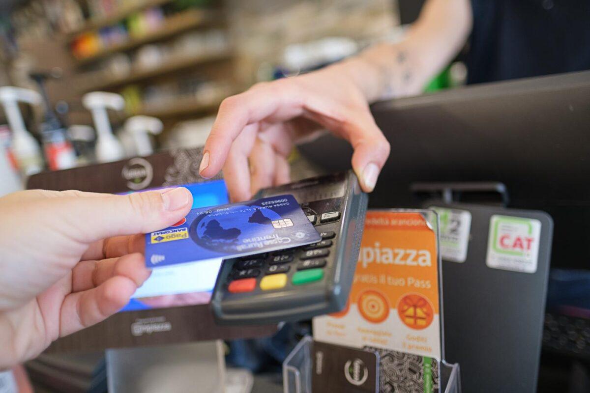 Cresce il pagamento Pos al bar: Modena nella top 10 italiana dello scontrino cashless per spese più basse
