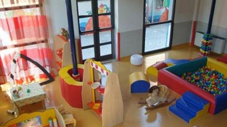 Abusi nell’asilo del Ferrarese, la scuola: «Piena fiducia nelle maestre»