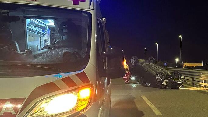 Venturina, incastrato nell’auto ribaltata<br>