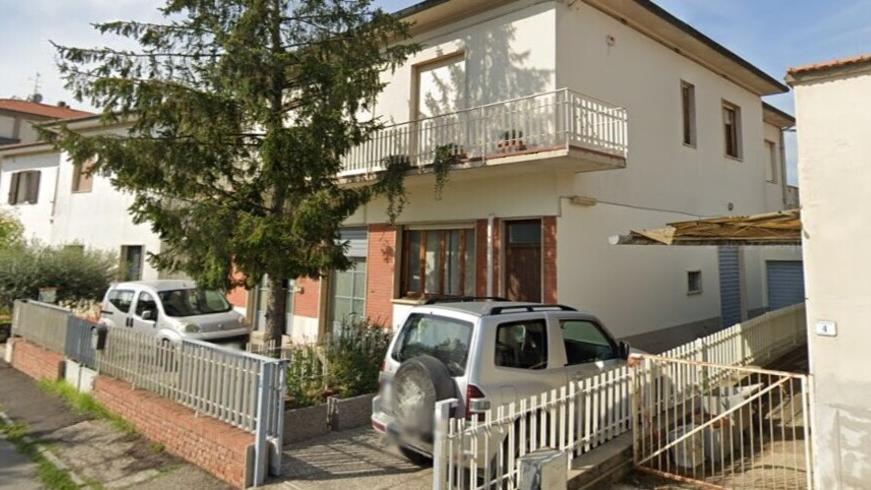 L’esterno della palazzina in cui si trova l’azienda del settore calzaturiero Altalena