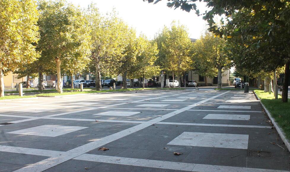 Il mercatino in piazza Battisti a Montecatini. «Per noi una sfida da vincere»