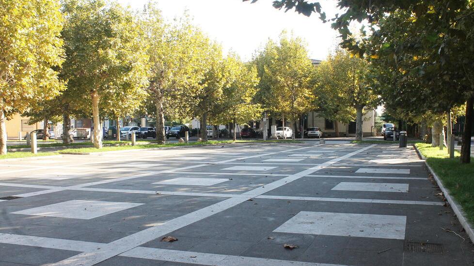 Il mercatino in piazza Battisti a Montecatini. «Per noi una sfida da vincere»