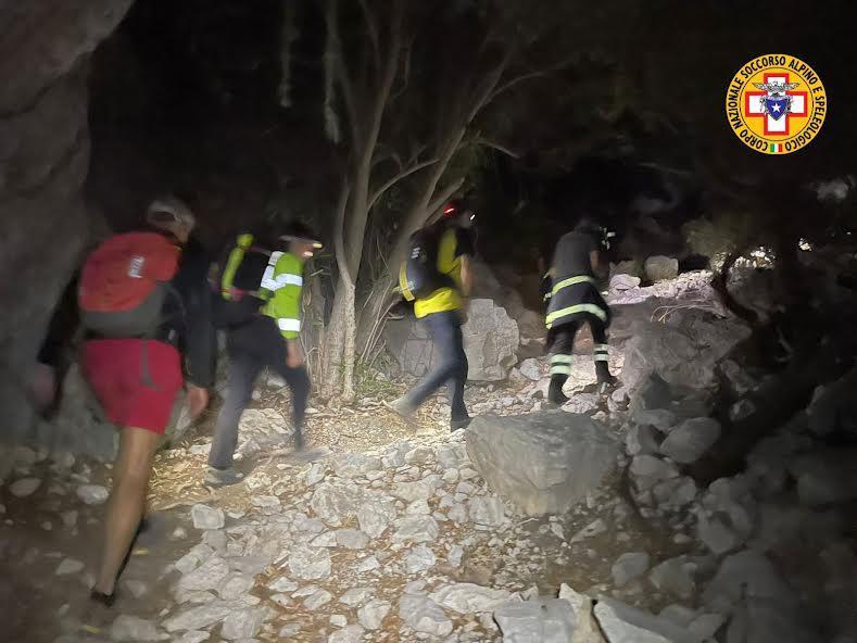 Recuperato nella notte l’escursionista perso sul sentiero per Cala Luna