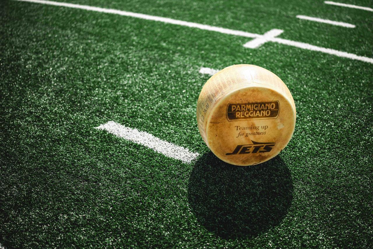 Parmigiano Reggiano sbarca in NFL, è ufficiale l’accordo di partnership New York Jets