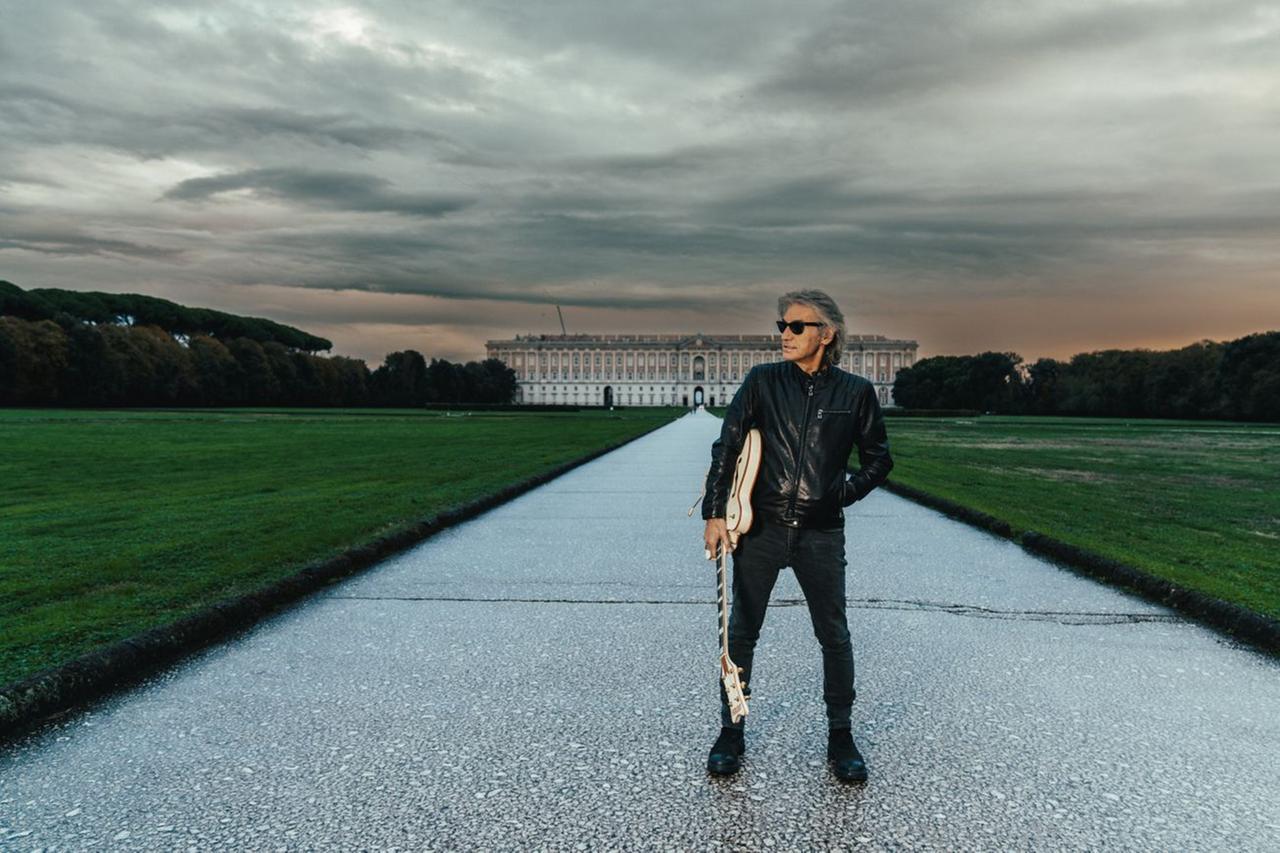 Luciano Ligabue, “La Notte di Certe Notti” da Reggio sbarca alla Reggia di Caserta