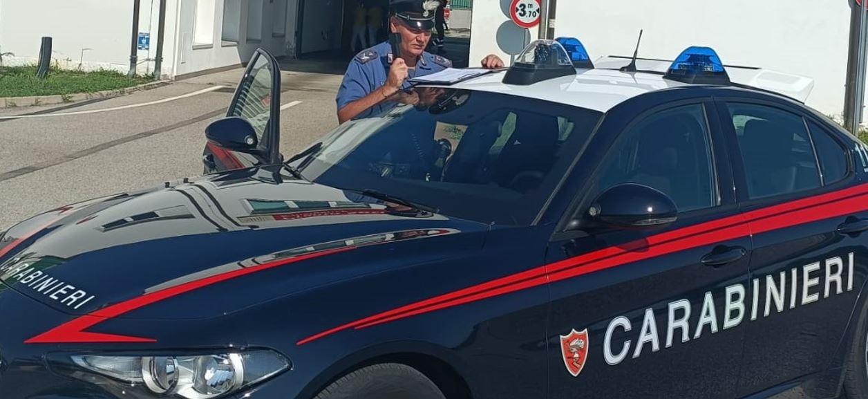 Sanitari aggrediti a Ferrara, 16enne denunciato e 18enne arrestata