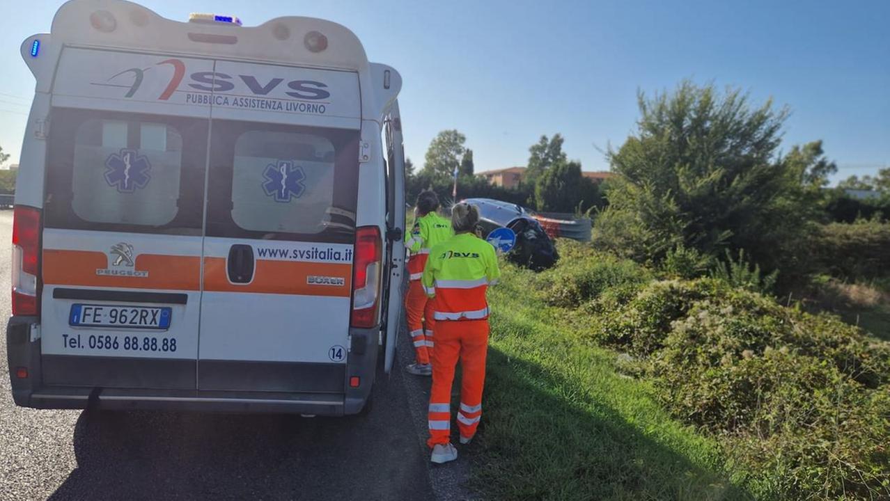 L'ambulanza della Svs sul posto per i soccorsi
