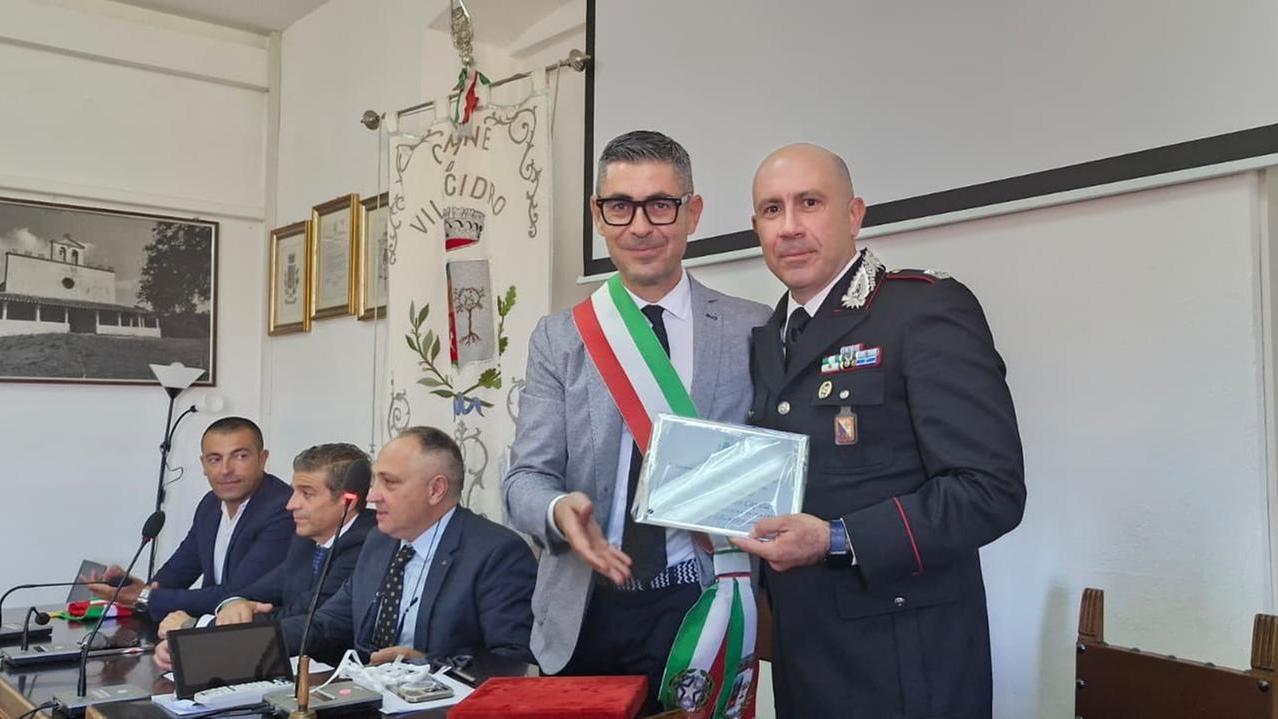 Carabinieri, cerimonia a sorpresa per il saluto al comandante Francesco Capula
