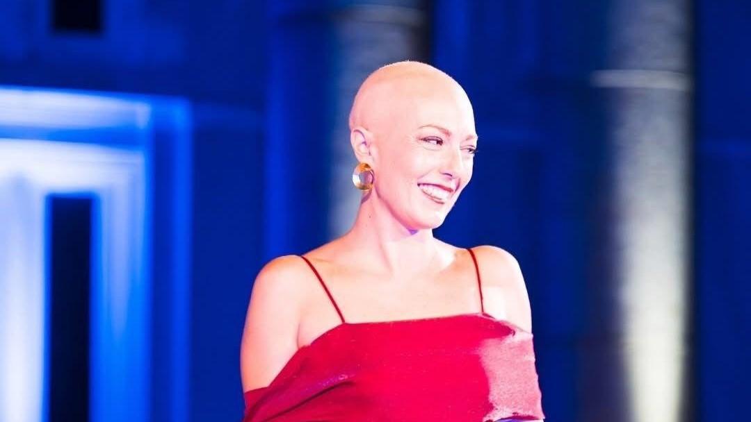 Ivana Russu racconta la sua battaglia: «Così ho scoperto la malattia. Vivo senza capelli ma anche questa è normalità»