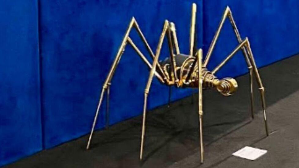 L'opera d'arte danneggiata