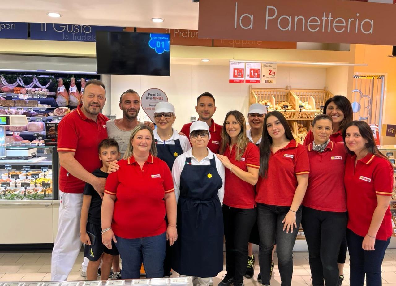 
	Il personale del Conad City di Castelnuovo

