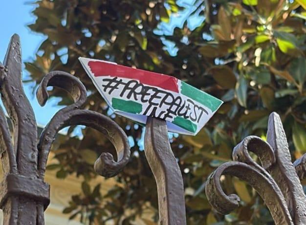 Palestina Libera, biglietti a casa dell’assessore Coletti a Ferrara: «Gesto intimidatorio»