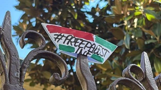 Palestina Libera, biglietti a casa dell’assessore Coletti a Ferrara: «Gesto intimidatorio»