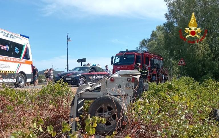 Scontro frontale fra due vetture, coinvolto un furgone: tre feriti