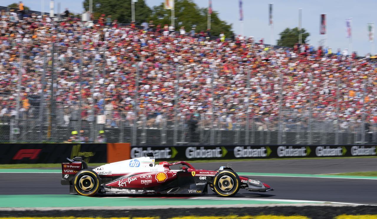 
	La Ferrari di Leclerc sul circuito di Monza


