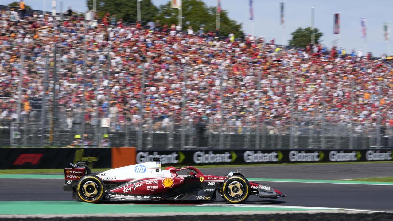 La Ferrari di Leclerc sul circuito di Monza