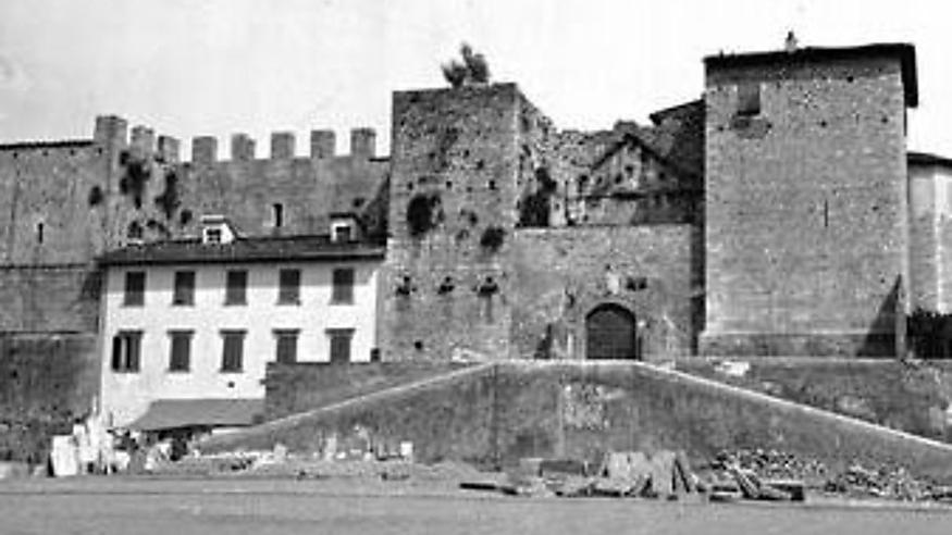 Il Castello dell'Imperatore subito dopo la guerra