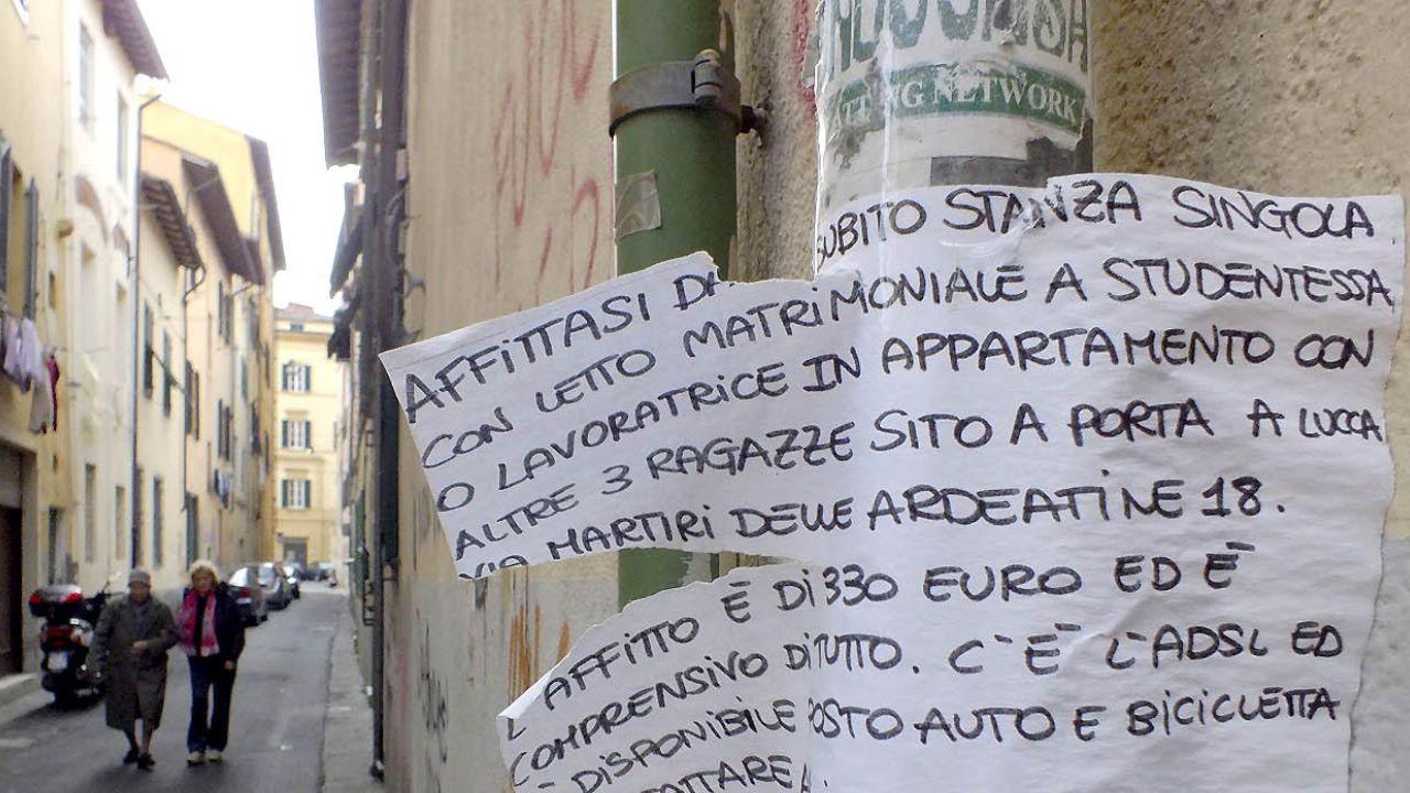 
	Uno degli annunci&nbsp;nelle citt&agrave; universitarie&nbsp;

