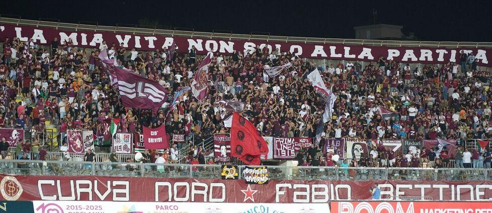 I tifosi amaranto (foto Stick)