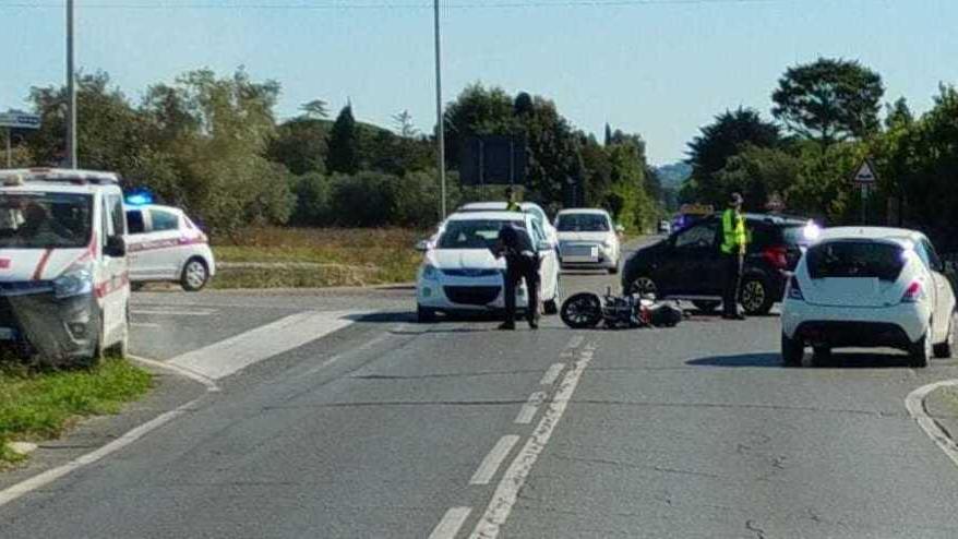 Cecina, via Pasubio: ancora un incidente. Proteste per la poca sicurezza