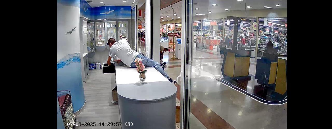 Predda Niedda, blitz in una lavanderia del centro commerciale: rubati 2000 euro