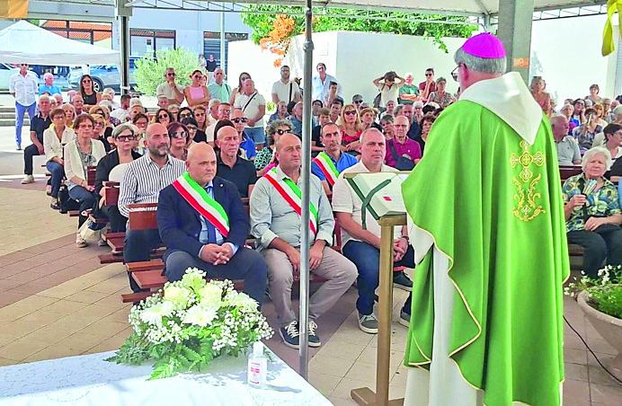 Attentati in chiesa, il vescovo: «Don Mocci non tornerà»