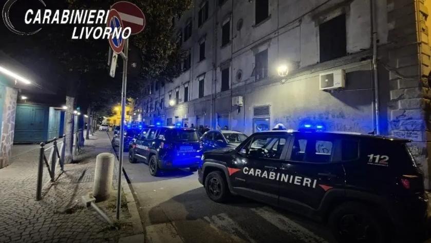 Pattuglie dei carabinieri in piazza Garibaldi