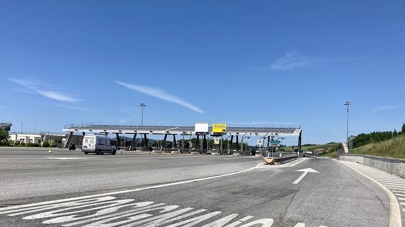 Il casello all'altezza di Rosignano