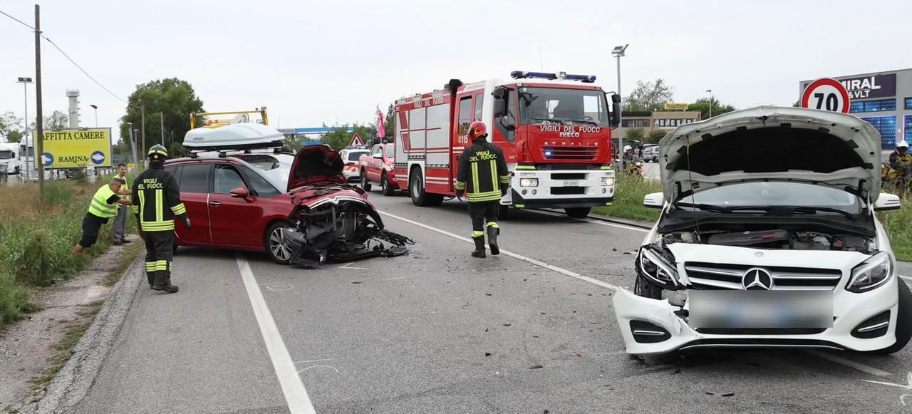Tamponamento a catena a Porto Garibaldi, nove feriti. Grave una bambina