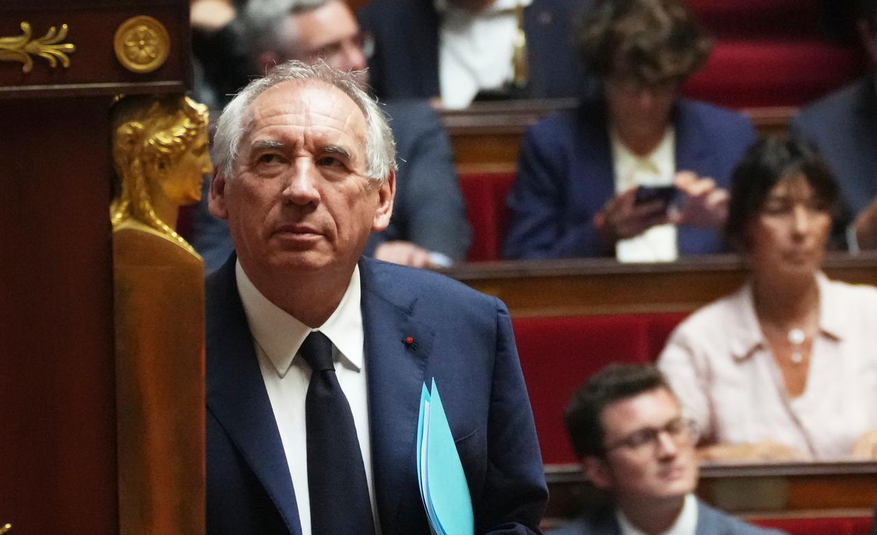 Francia, cade il governo Bayrou: il premier sfiduciato in parlamento