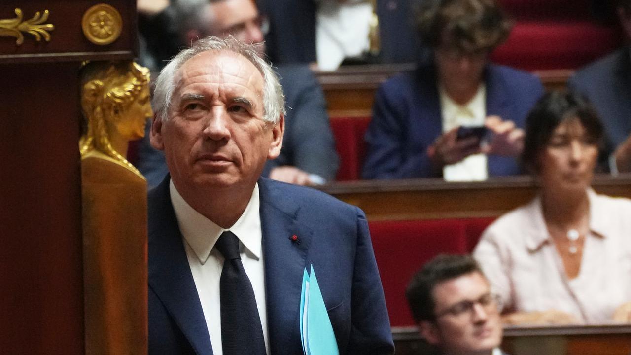 Francia, cade il governo Bayrou: il premier sfiduciato in parlamento