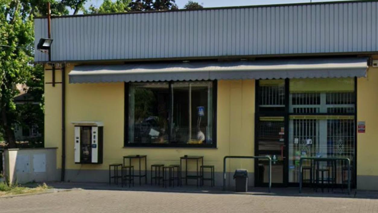 Si accascia al bar mentre prende il caffè: morto un uomo di 72 anni