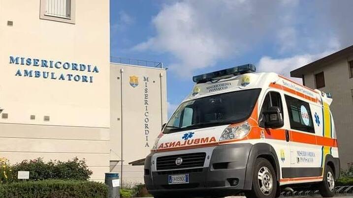 Ponsacco, minorenne ruba un'auto attrezzata della Misericordia e guida per il paese