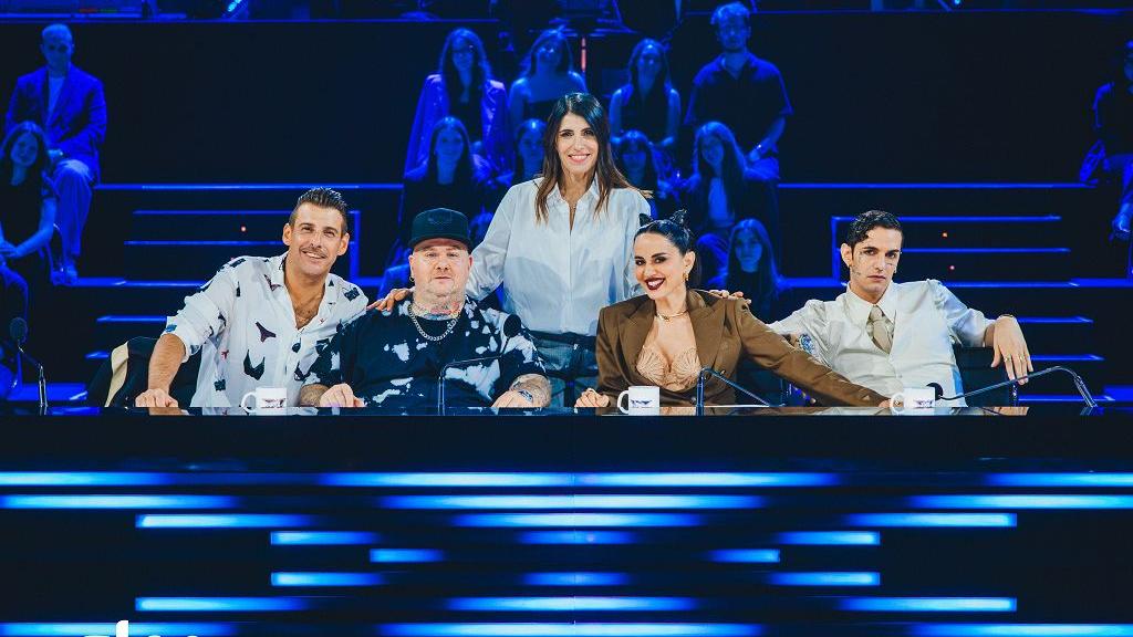 Da sx Francesco Gabbani, Jake La Furia, Giorgia, Paola Iezzi e Achille Lauro