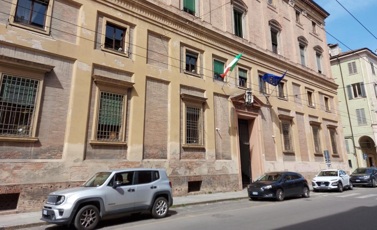 
	Il tribunale di Modena

