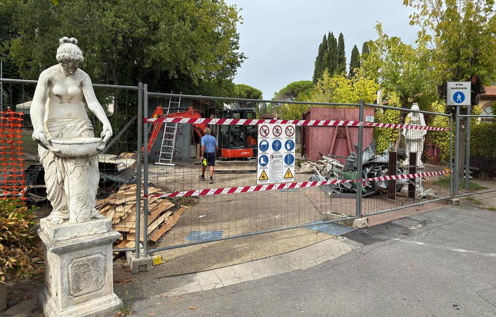 
	Il cantiere per la rimozione (foto Nucci)

