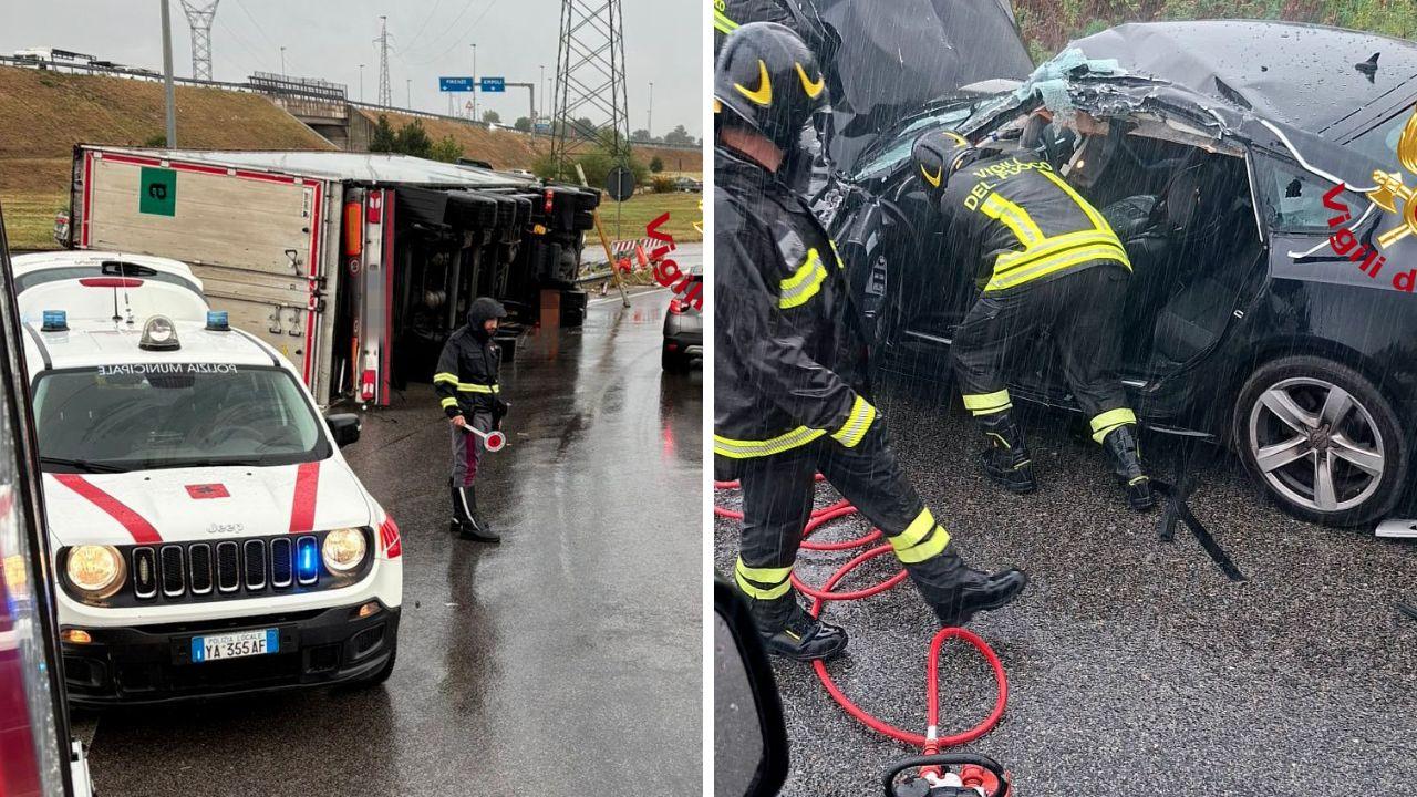 Il camion ribaltato e una delle auto coinvolte nell'incidente