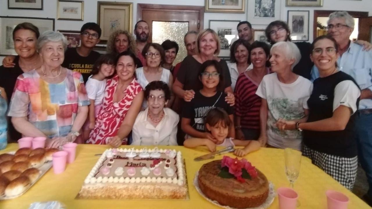 Maria, a 100 anni prepara ancora il minestrone e si occupa della sorella 96enne