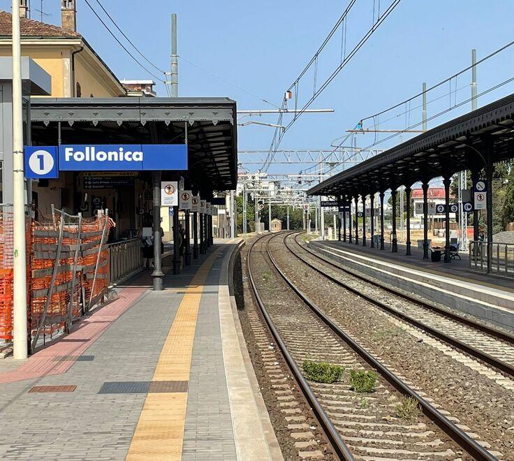 Follonica, travolto e ucciso dal treno: la vittima è un barman di 54 anni