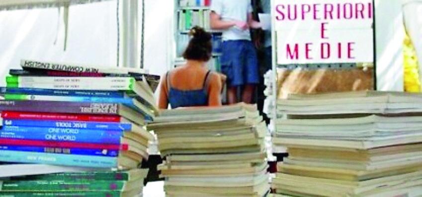 Caro libri: «Ogni anno è sempre più dura, zero aiuti alle famiglie con redditi medi»