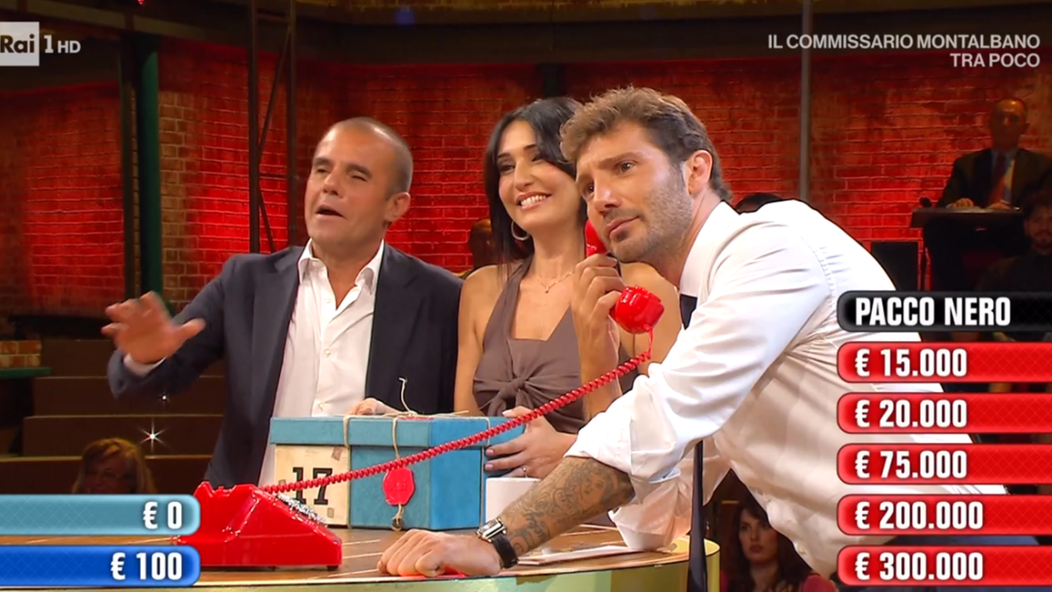 Affari Tuoi, Romina da Cagliari lascia il gioco con 33mila euro: nel suo pacco ce n’erano 200mila