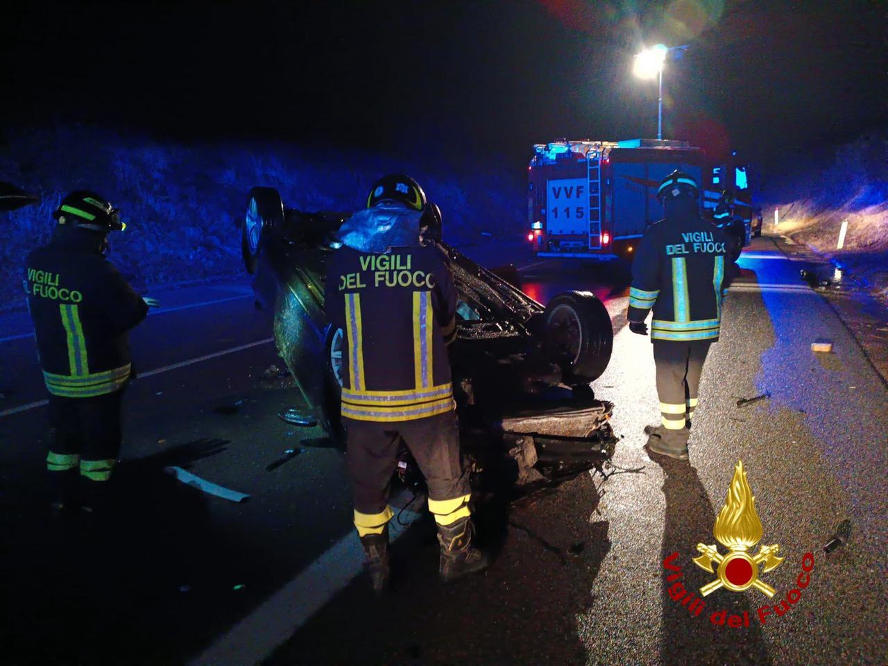 Incidente sulla statale 389, perde il controllo dell’auto che si ribalta: un ferito