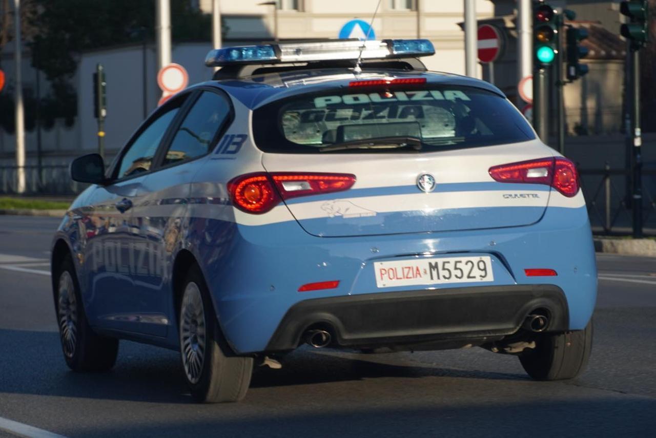 Firenze, 14enne rapina una donna: fermato da un passante e arrestato