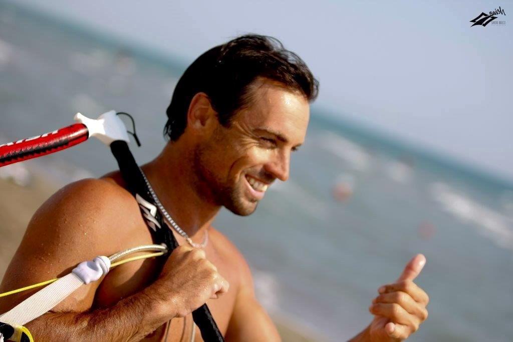 Una raccolta fondi per Sandro Bigozzi, il paese di Arcille si stringe alla famiglia dopo la morte del paracadutista