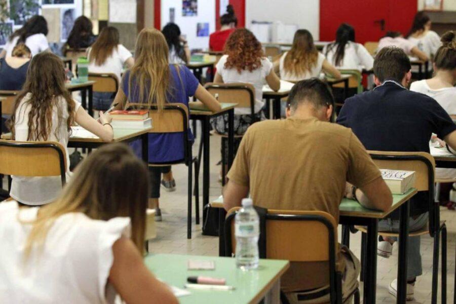 Scuola, si riparte: stop agli smartphone, nuova maturità e condotta decisiva. Tutte le novità