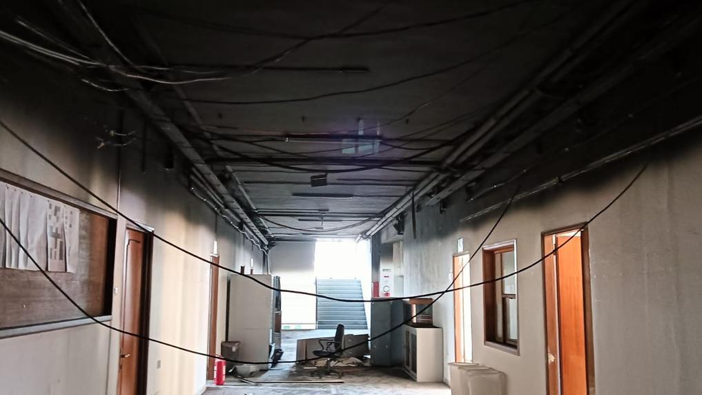 Denunciato l’autore dell’incendio di Ferragosto all’istituto superiore – VIDEO