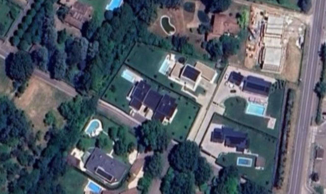 
	Una vista delle piscine private di Montale su Earth

